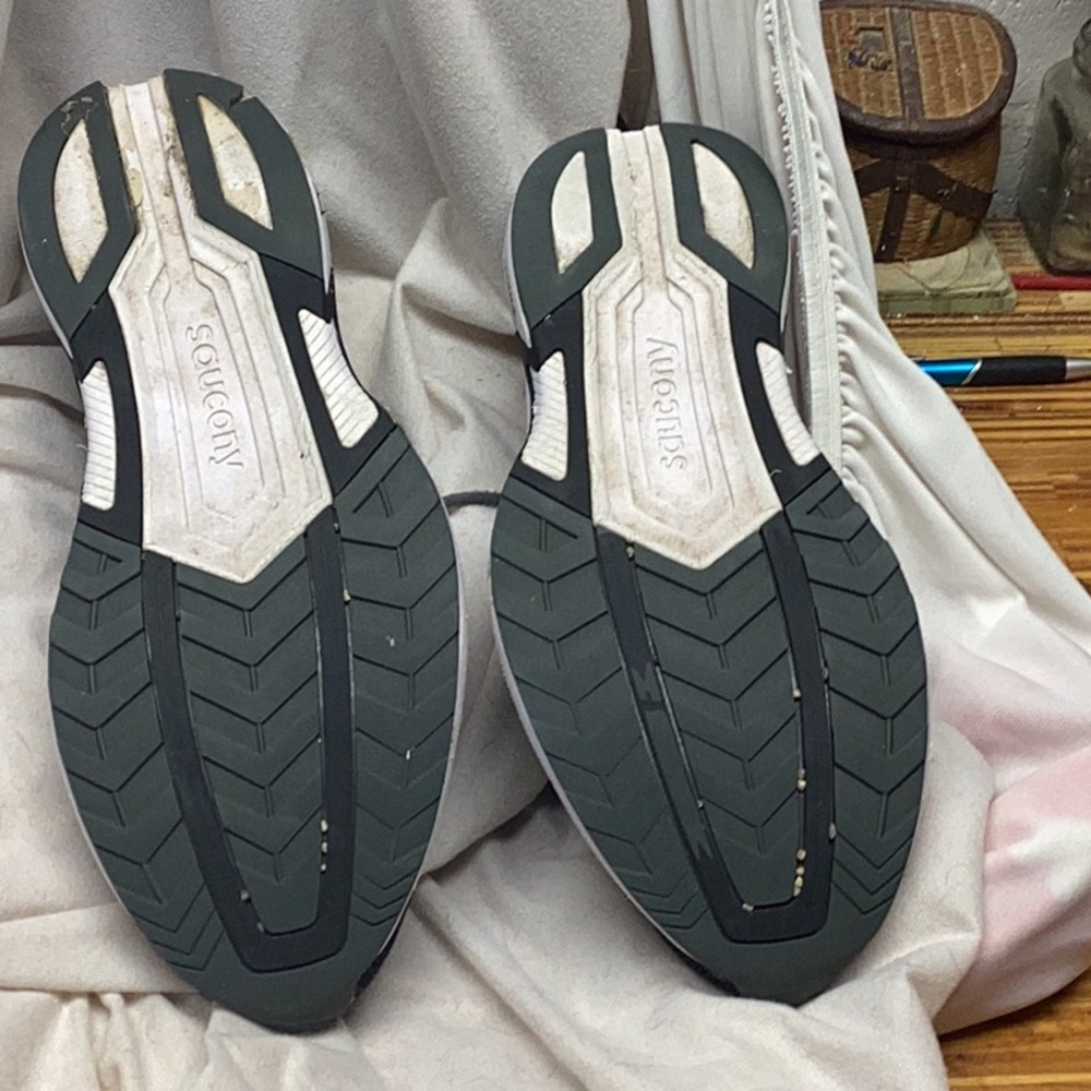Running shoes - Picture 3 of 4